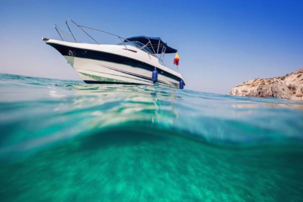 Our boat insurance and marine insurance covers high performance vessels